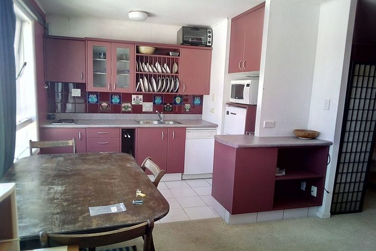 Photo of property in Churchill Flats, 213 The Terrace, Wellington Central, Wellington, 6011