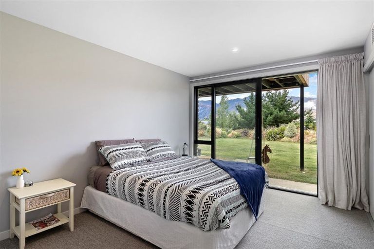 Photo of property in 17 Sam John Place, Lake Hawea, Wanaka, 9382