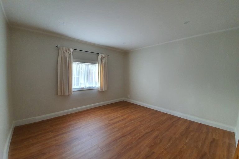 Photo of property in 29 Lincoln Road, Henderson, Auckland, 0610