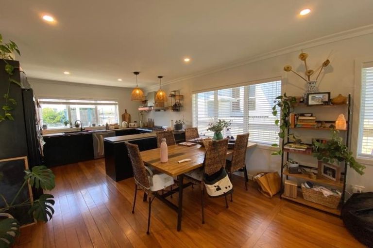 Photo of property in 68 Sylvan Crescent, Te Atatu South, Auckland, 0610