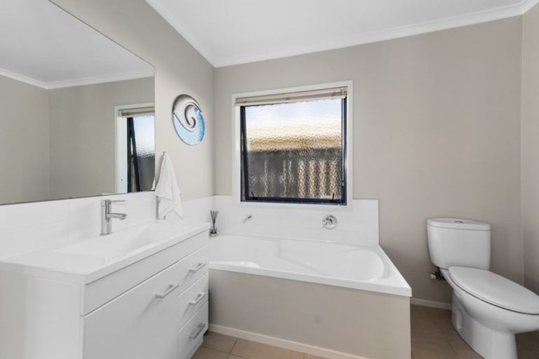 Photo of property in 7 Sunstone Crescent, Brown Owl, Upper Hutt, 5018