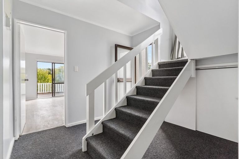 Photo of property in 64 Trias Road, Totara Vale, Auckland, 0629