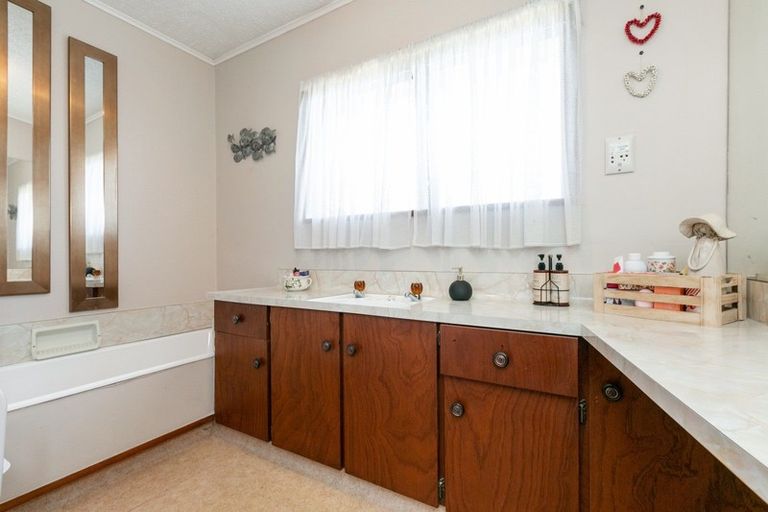 Photo of property in 2/14 Avondale Road, Taradale, Napier, 4112