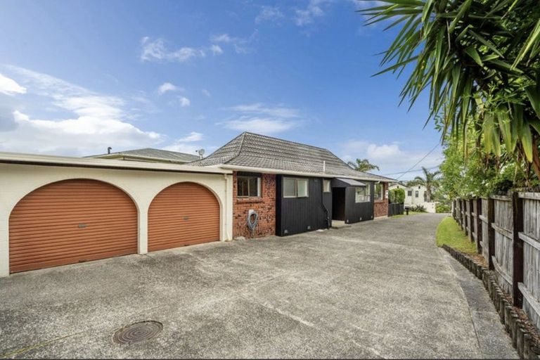 Photo of property in 1/26 Hyde Road, Rothesay Bay, Auckland, 0630