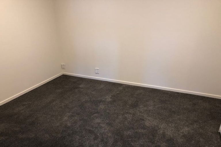 Photo of property in 33 Noeleen Street, Glenfield, Auckland, 0629