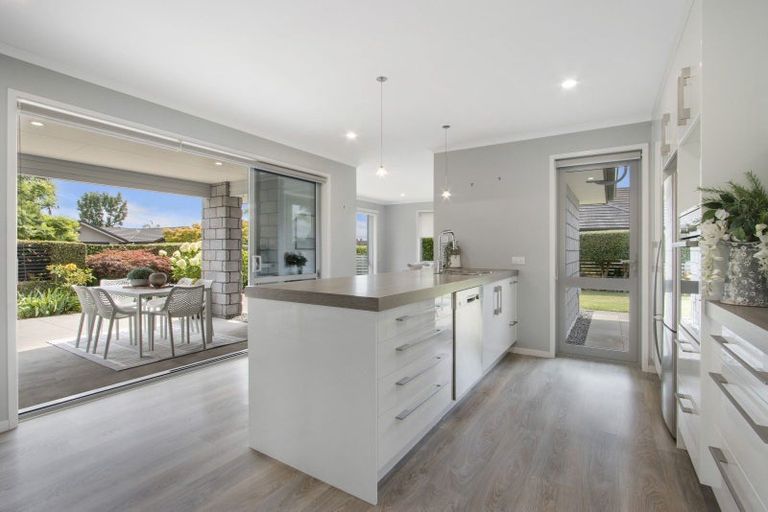 Photo of property in 60 Kayelene Place, Omokoroa, 3114