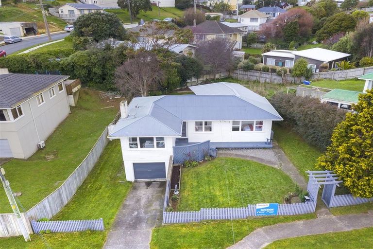 Photo of property in 60 Bell Street, Tawa, Wellington, 5028