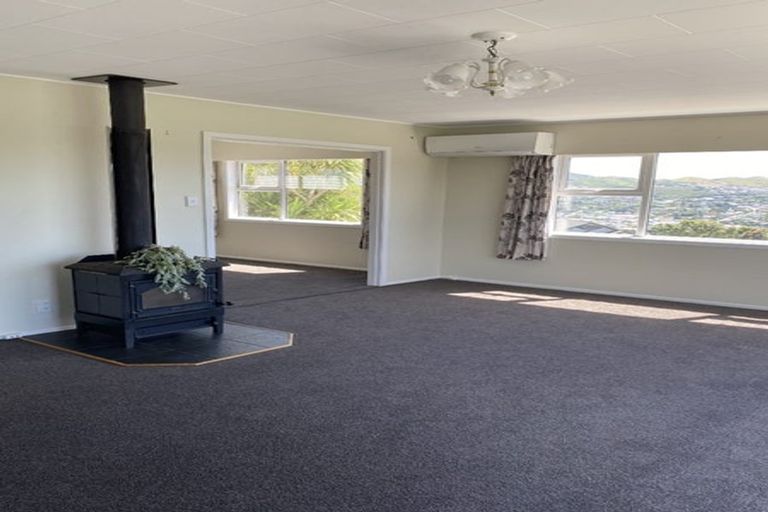 Photo of property in 7 Carluke Street, Paparangi, Wellington, 6037