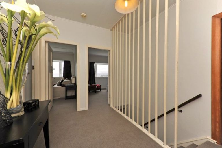 Photo of property in 11 Northland Road, Northland, Wellington, 6012