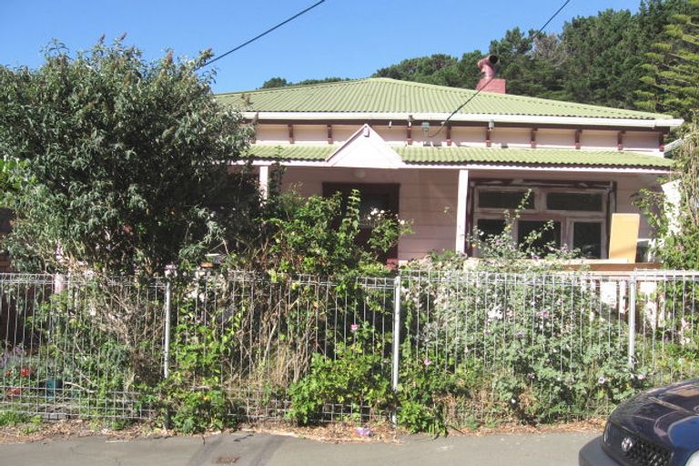 Photo of property in 13 Edinburgh Terrace, Berhampore, Wellington, 6023