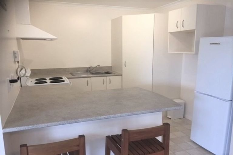 Photo of property in 87 Victory Crescent, Tawa, Wellington, 5028