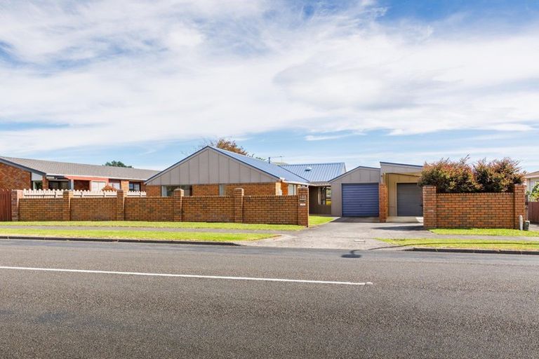 Photo of property in 115 Heta Road, Highlands Park, New Plymouth, 4312