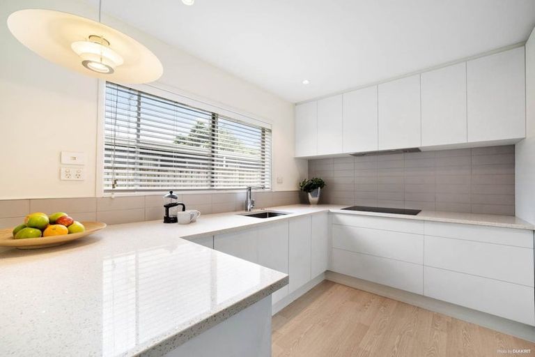 Photo of property in 626d Beach Road, Browns Bay, Auckland, 0630