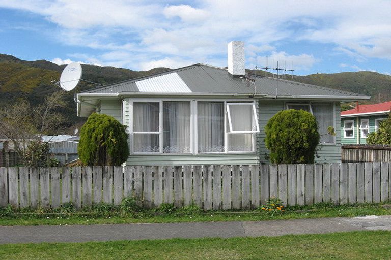 Photo of property in 44 Hamstead Street, Wainuiomata, Lower Hutt, 5014