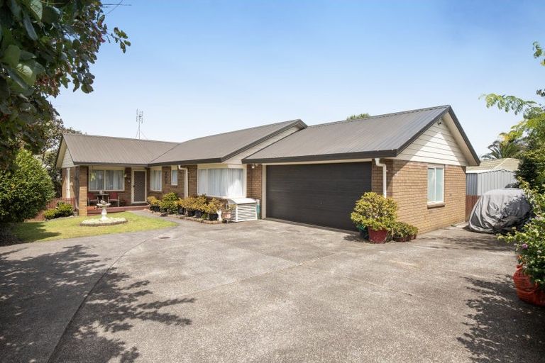 Photo of property in 27 Brookesmith Drive, Waiuku, 2123