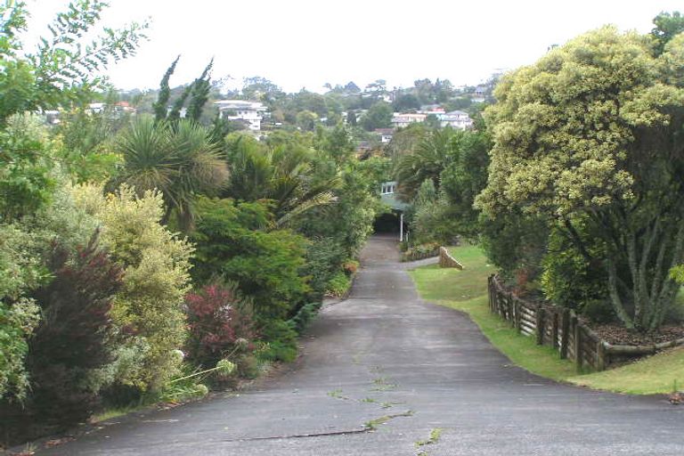 Photo of property in 30 Longwood Place, Forrest Hill, Auckland, 0620