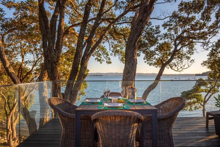 Photo of property in 36 Queen Street, Northcote Point, Auckland, 0627