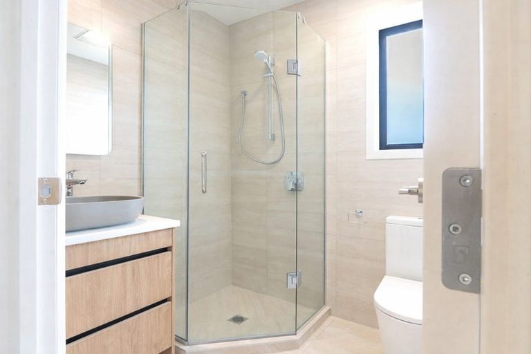 Photo of property in 1 Whiteywood Street, Westgate, 0814