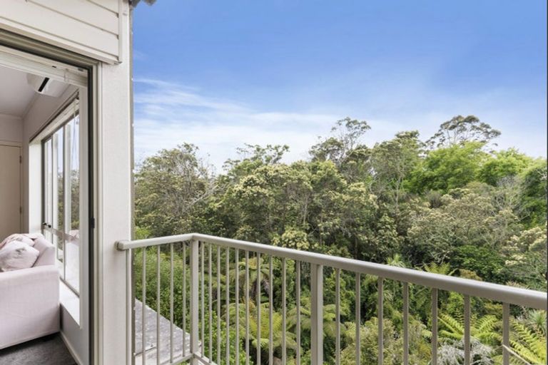 Photo of property in The Haven, 9/120 Beach Haven Road, Beach Haven, Auckland, 0626