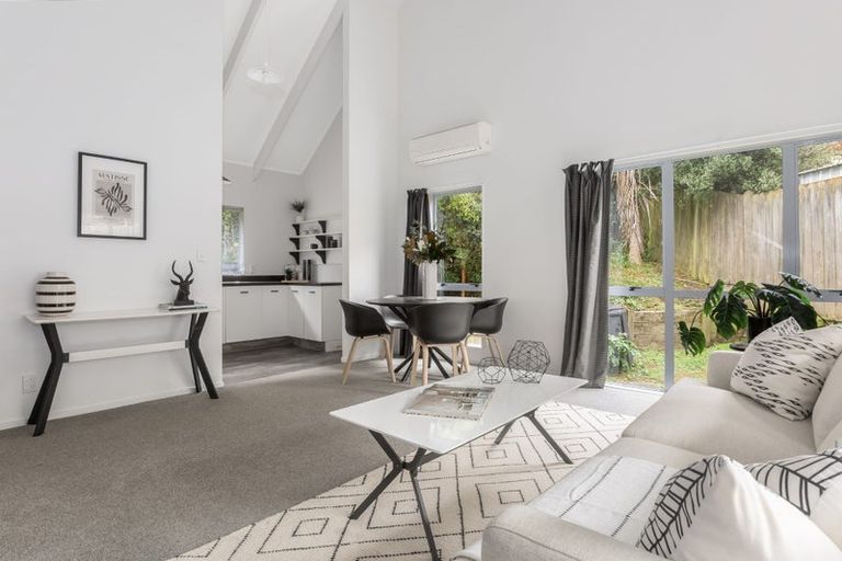 Photo of property in 2/54 Hungerford Road, Houghton Bay, Wellington, 6023