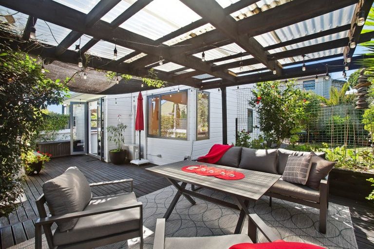 Photo of property in 2/58 Drake Street, Howick, Auckland, 2014