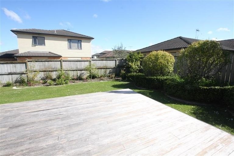 Photo of property in 12 Strundeen Close, Flat Bush, Auckland, 2016