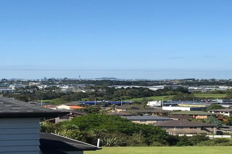 Photo of property in 1/732 East Coast Road, Pinehill, Auckland, 0632