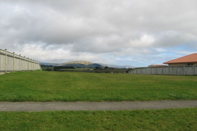 Photo of property in 132 Pacific Drive, Fitzherbert, Palmerston North, 4410