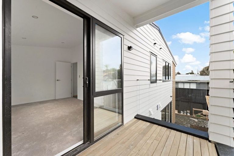 Photo of property in 7/122 Archibald Road, Kelston, Auckland, 0602