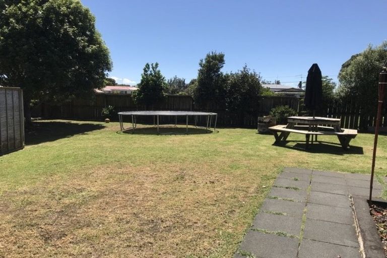 Photo of property in 5 Wairua Place, Pukekohe, 2120