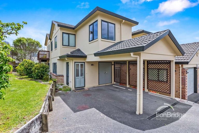 Photo of property in 1/6 Sunnydale Place, Oteha, Auckland, 0632
