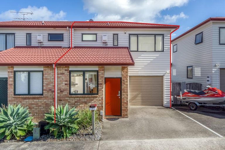 Photo of property in 20/22 Northcross Drive, Oteha, Auckland, 0632