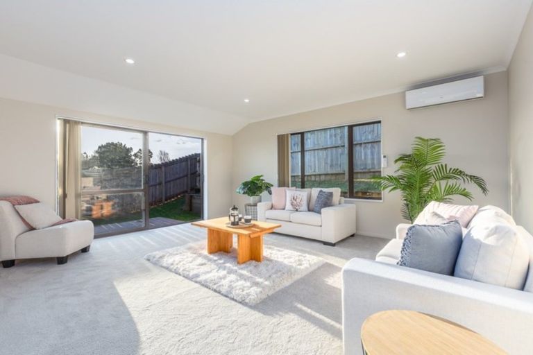 Photo of property in 75 Tiriwa Drive, Massey, Auckland, 0614