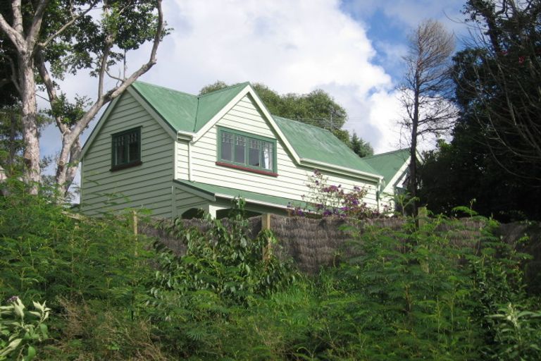 Photo of property in 2/9a South Lynn Road, Titirangi, Auckland, 0604