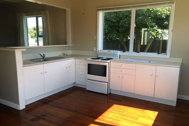 Photo of property in 184 Cornfoot Street, Castlecliff, Whanganui, 4501