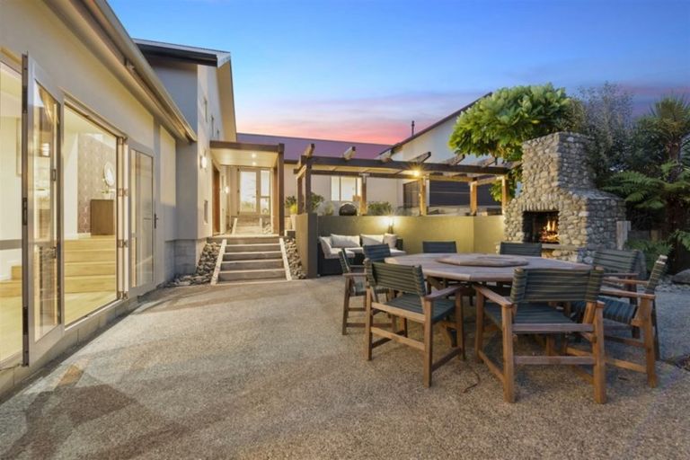 Photo of property in 407 Grays Road, Pauatahanui, Porirua, 5381