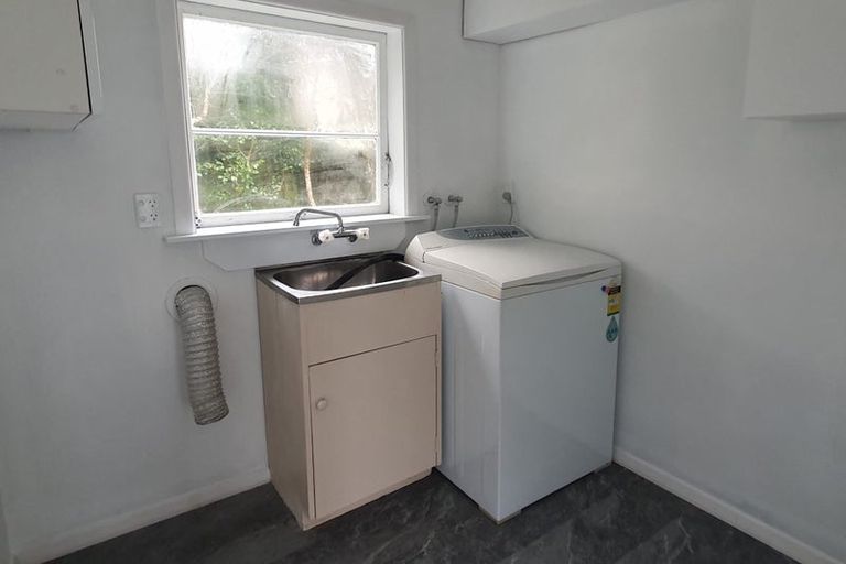 Photo of property in 21 Parkvale Road, Karori, Wellington, 6012