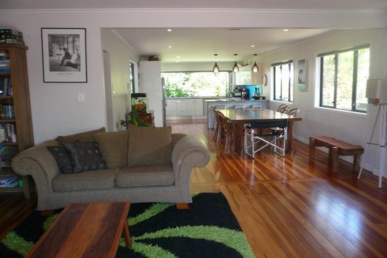 Photo of property in 125 Atkinson Road, Titirangi, Auckland, 0604
