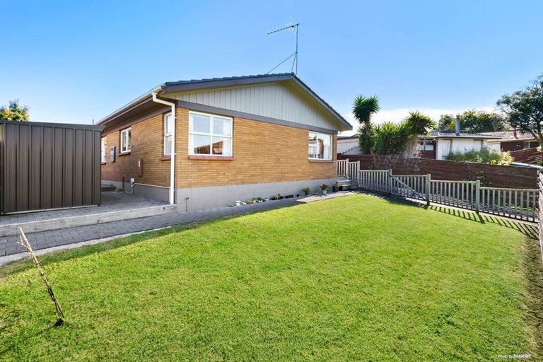Photo of property in 22 Vanbrugh Place, Bucklands Beach, Auckland, 2014