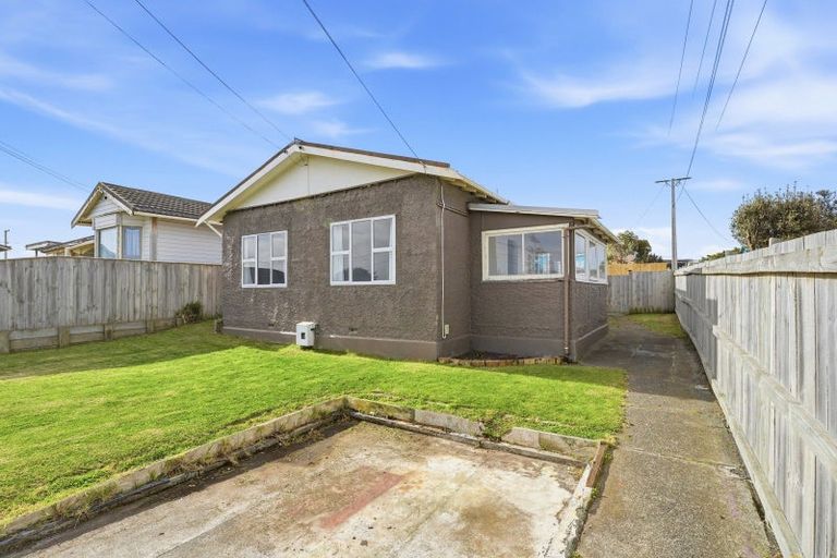 Photo of property in 28 Aotea Street, Castlecliff, Whanganui, 4501