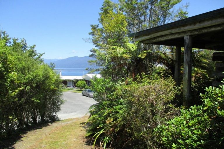 Photo of property in 19 Ivy Terrace, Moana, 7872