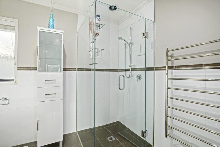 Photo of property in 14 Murray Becroft Avenue, Henderson Valley, Auckland, 0612