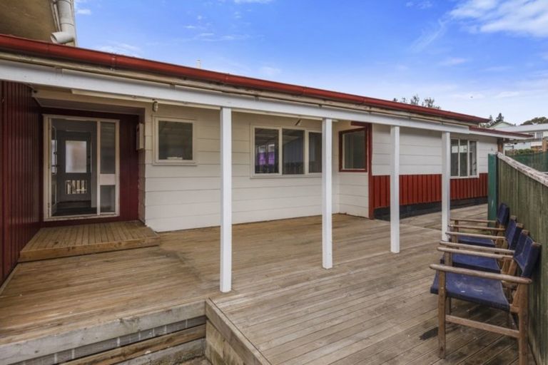 Photo of property in 18 Clapham Grove, Stokes Valley, Lower Hutt, 5019