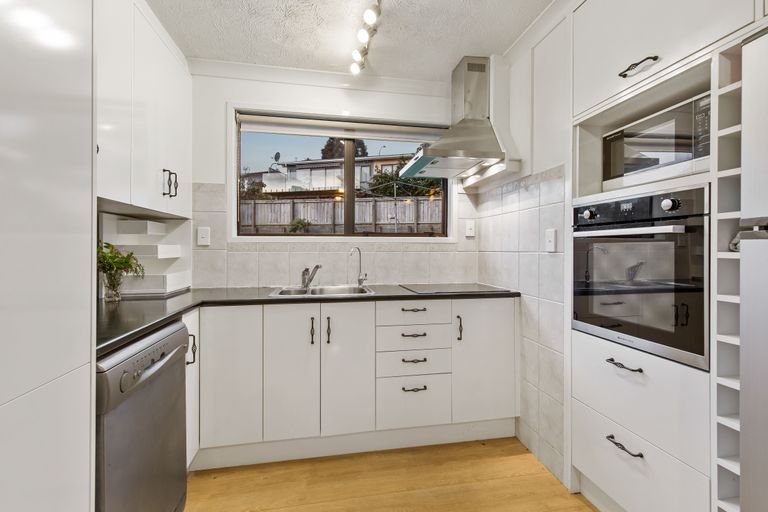 Photo of property in 70 Pemberton Avenue, Bayview, Auckland, 0629