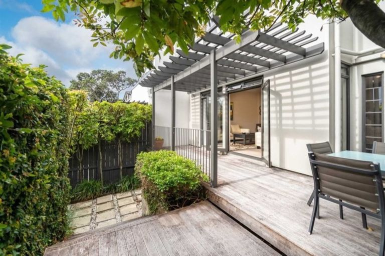Photo of property in 4/2 Ramsgate Terrace, Mairangi Bay, Auckland, 0630