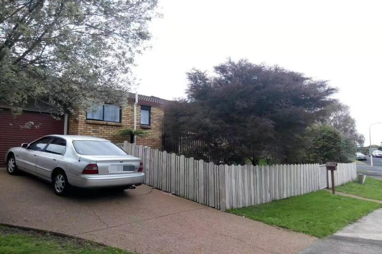 Photo of property in 1 Spears Place, Botany Downs, Auckland, 2010