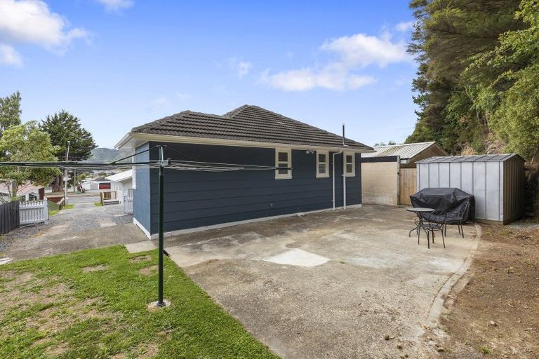 Photo of property in 129 Wainuiomata Road, Wainuiomata, Lower Hutt, 5014
