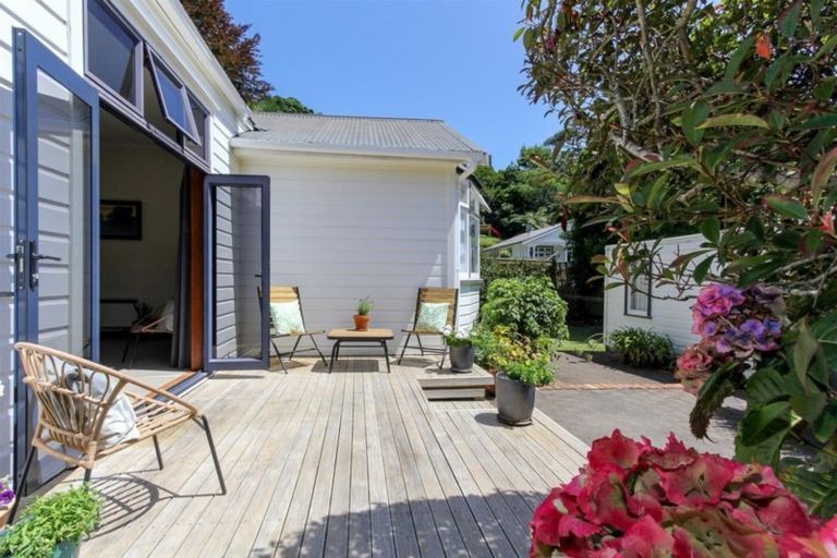 Photo of property in 24 Bracken Street, New Plymouth, 4310
