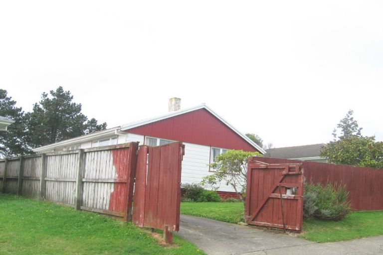 Photo of property in 9 Sasanof View, Ascot Park, Porirua, 5024