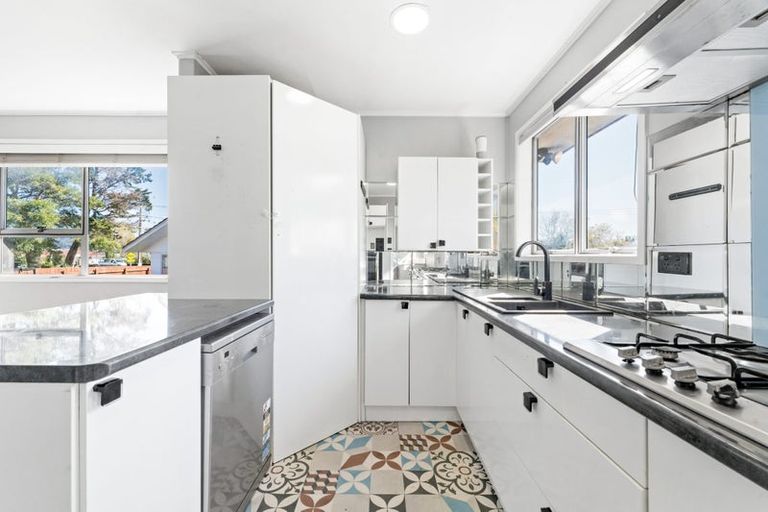 Photo of property in 4 Spode Place, Henderson, Auckland, 0612